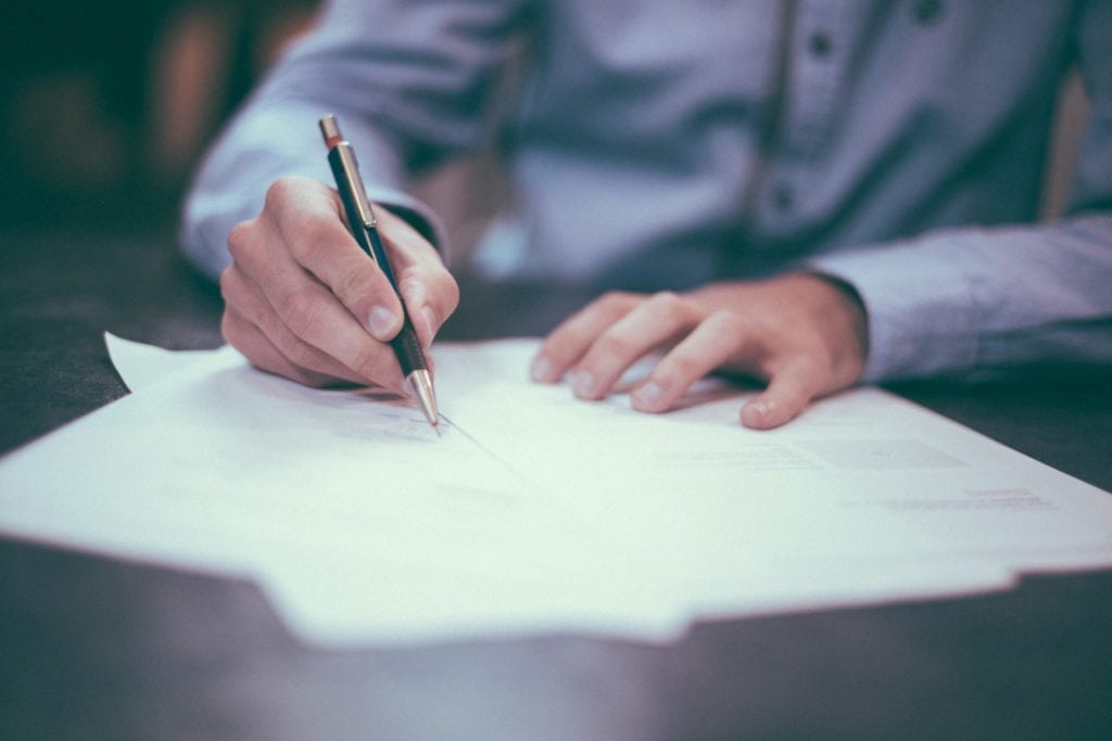 signature, marché public, scott-graham-OQMZwNd3ThU-unsplash