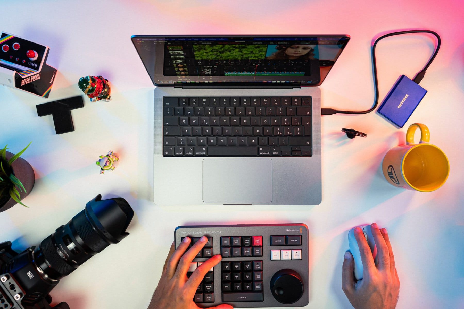 Création de contenus vidéo, rédactionnels, podcast, influence, theregisti-ziSzilQLSOM-unsplash, rossel advertising france